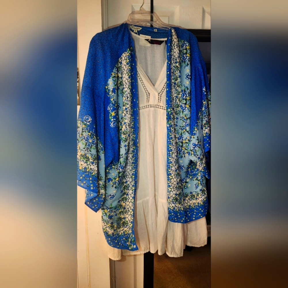 Elegant Blue Floral Cape for Women "Brand New"never Worn, Tag Attached